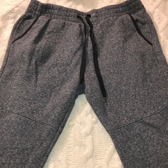 Hollister joggers - Picture 1 of 4